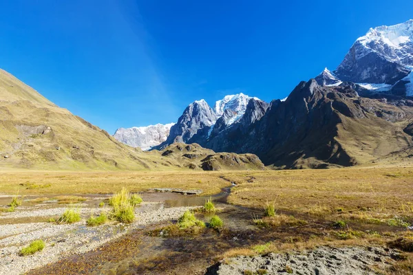 南美洲科迪勒拉华瓦什美丽的山区风景 — 图库照片