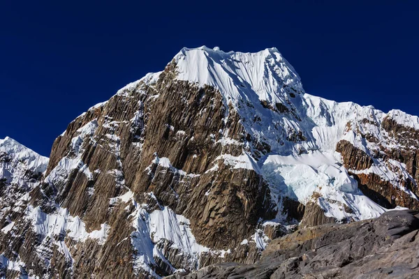 コーデレラの美しい山の風景Huayhuash ペルー 南アメリカ — ストック写真