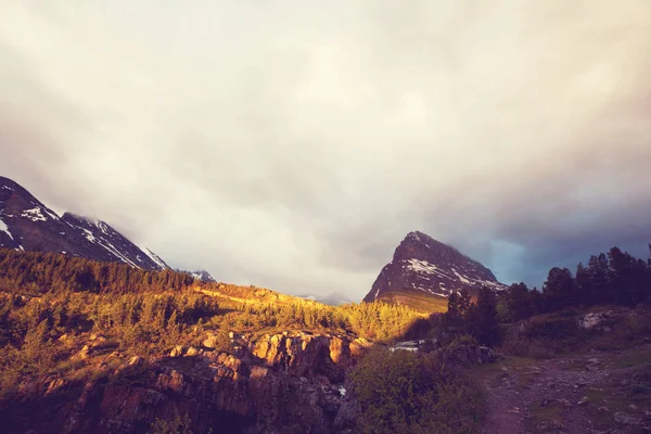 氷河国立公園 モンタナ州 アメリカの美しい岩の峰 — ストック写真