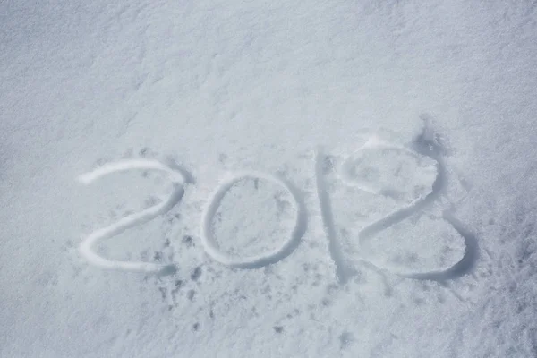 Yeni Yıl 2018 Kar Arka Planda Yazılı Tarih — Stok fotoğraf