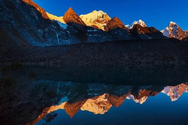 Красивые Горные Ландшафты Cordillera Huayhuash Peru South America — стоковое фото