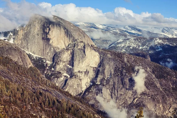 Güzel Yosemite Ulusal Parkı Manzaraları California — Stok fotoğraf