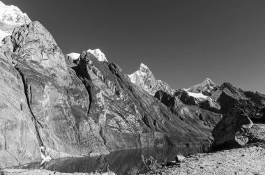 Cordillera Huayhuash, Peru, Güney Amerika 'daki güzel dağ manzaraları