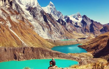 Cordillera Huayhuash, Peru 'daki üç göl.