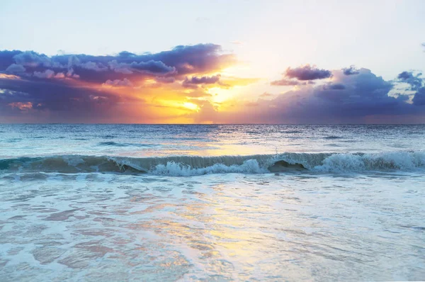 Natursköna Färgglada Solnedgången Vid Havskusten Bra För Tapet Eller Bakgrundsbild — Stockfoto