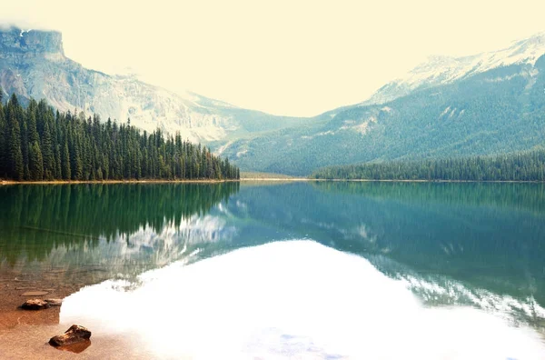 Serenity Emerald Lake Dans Parc National Yoho Canada — Photo