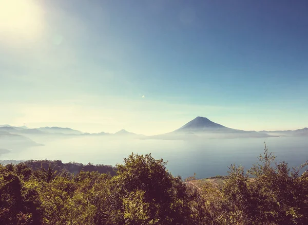 Bellissimo Lago Atitlan Vulcani Negli Altopiani Del Guatemala America Centrale — Foto Stock