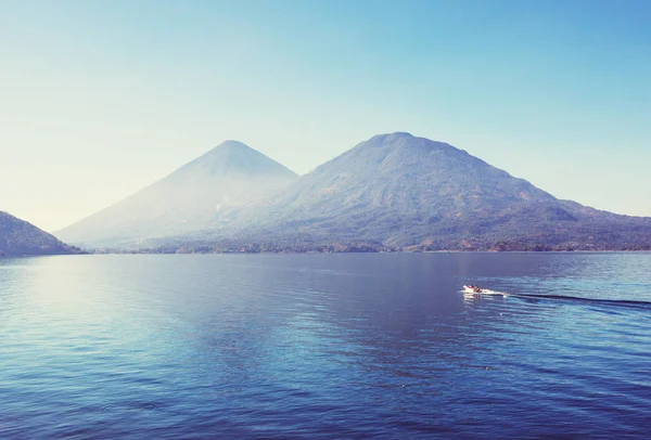 Lindo Lago Atitlan Vulcões Nas Terras Altas Guatemala América Central — Fotografia de Stock