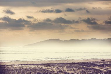 Kosta Rika 'daki güzel tropikal Pasifik Okyanusu kıyısı