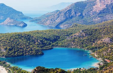 Türkiye dağlarındaki güzel doğa manzaraları. Lycian tarzı yürüyüşçüler arasında meşhurdur..