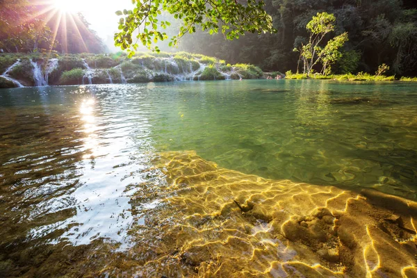 セムック シャンペイ ランキン グアテマラ 中米の美しい自然プール — ストック写真