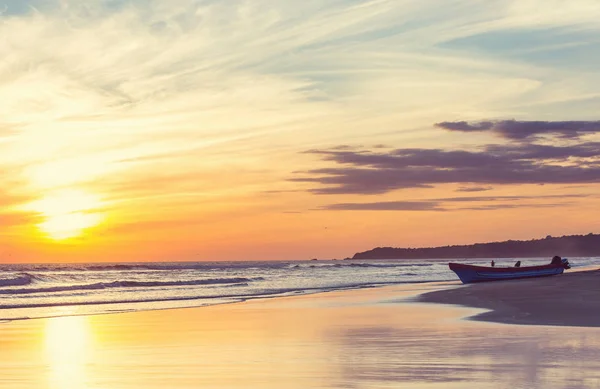 Escénica Puesta Sol Colores Costa Del Mar Bueno Para Fondo — Foto de Stock