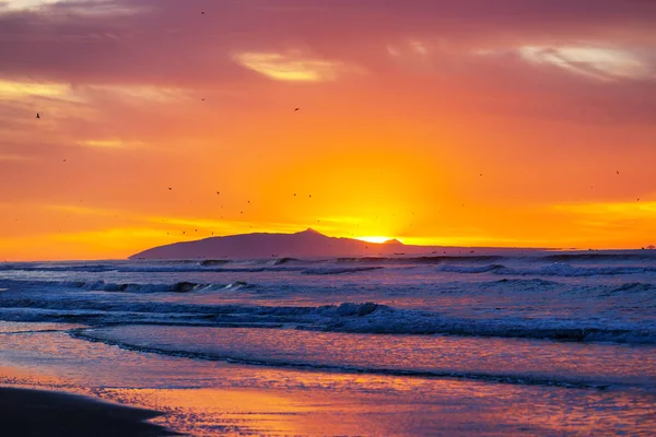 Escénica Puesta Sol Colores Costa Del Mar Bueno Para Fondo —  Fotos de Stock