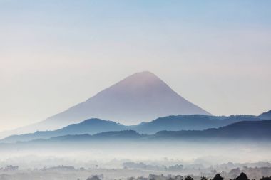 Guatemala 'da inanılmaz dağlar var.