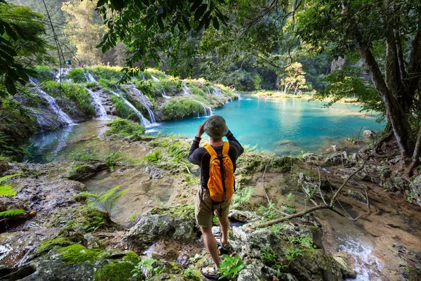 Man Beautiful Natural Pools Semuc Champey Lanquin Guatemala Central America — стоковое фото