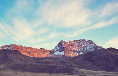 Cordillera Huayhuash, Peru, Güney Amerika 'daki güzel dağ manzaraları