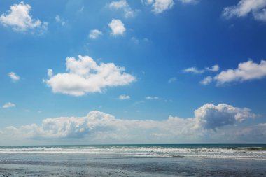 Okyanus kıyısındaki kumsal