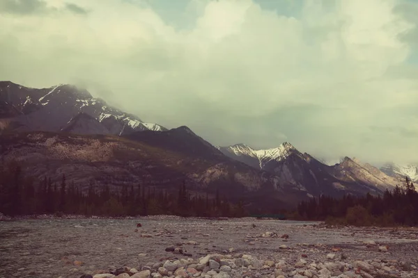 Malowniczy Widok Góry Canadian Rockies Sezonie Letnim — Zdjęcie stockowe