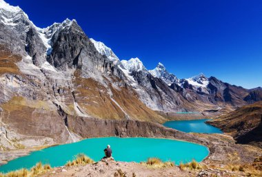 Cordillera Huayhuash, Peru 'daki üç göl.