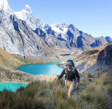 Cordillera Huayhuash, Peru 'daki üç göl.
