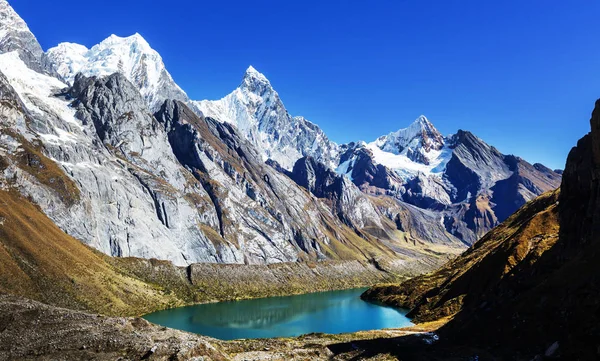 Три Лагуны Кордильере Huayhuash Перу — стоковое фото