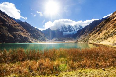 Cordillera Huayhuash, Peru, Güney Amerika 'daki güzel dağ manzaraları
