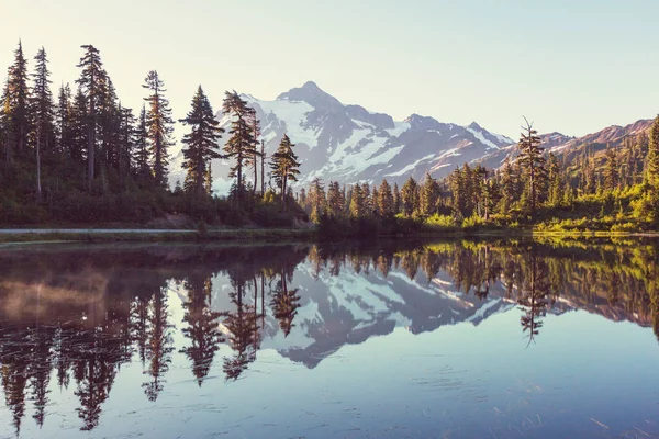 Scenic Picture Lake Mount Shuksan Reflection Washington Usa — стокове фото