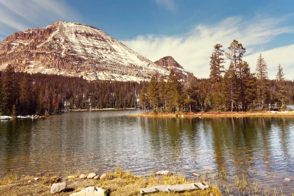 Lago Serenidade Nas Montanhas — Fotografia de Stock