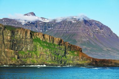 İzlanda 'nın engebeli kutup arazisi