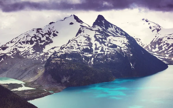 Caminhe Até Águas Turquesa Pitoresco Lago Garibaldi Perto Whistler Canadá — Fotografia de Stock