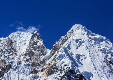 Cordillera Huayhuash, Peru, Güney Amerika 'daki güzel dağ manzaraları