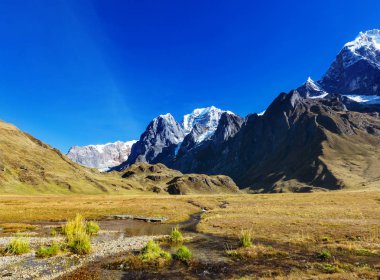 Cordillera Huayhuash, Peru, Güney Amerika 'daki güzel dağ manzaraları