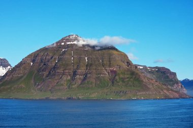 İzlanda 'nın engebeli kutup arazisi