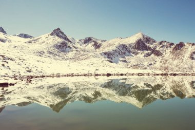 Türkiye 'nin Karadeniz bölgesindeki Kackar Dağları' nda sonbahar mevsimi. Güzel dağlar manzarası.
