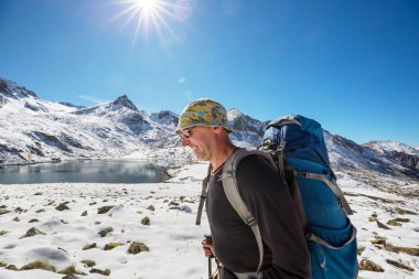 Türkiye 'nin doğusundaki Kackar Dağları' nda yürüyüş, sonbahar mevsimi.