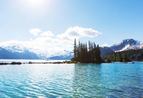 Wędrówka Turkusowych Wodach Malowniczego Jeziora Garibaldi Pobliżu Whistler Kanada Bardzo — Zdjęcie stockowe