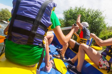 Rafting takımı, yaz ekstrem su sporları.
