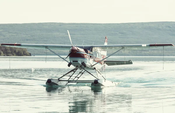 在阿拉斯加的水上飞机 夏天的季节 — 图库照片