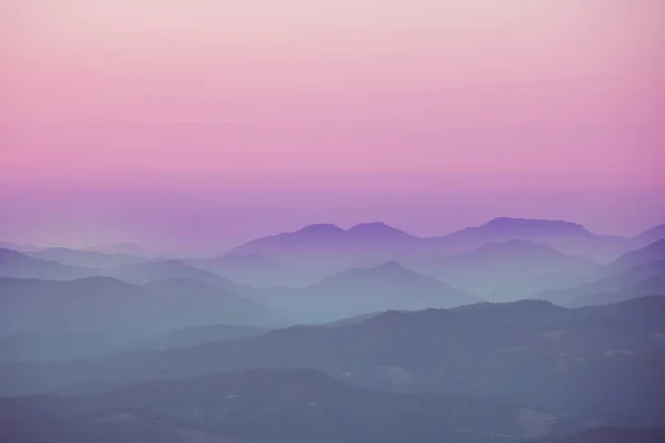 Silhouette delle montagne — Foto Stock