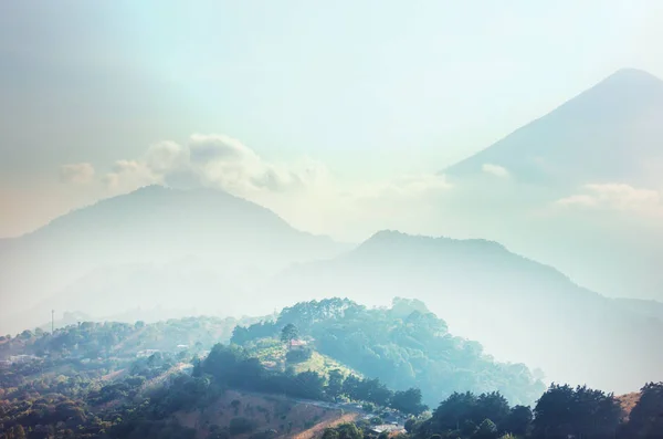 Вулкан в Гватемалі — стокове фото
