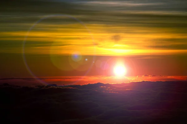 Gyönyörű Kilátás Felhők Felett Hegyekben — Stock Fotó