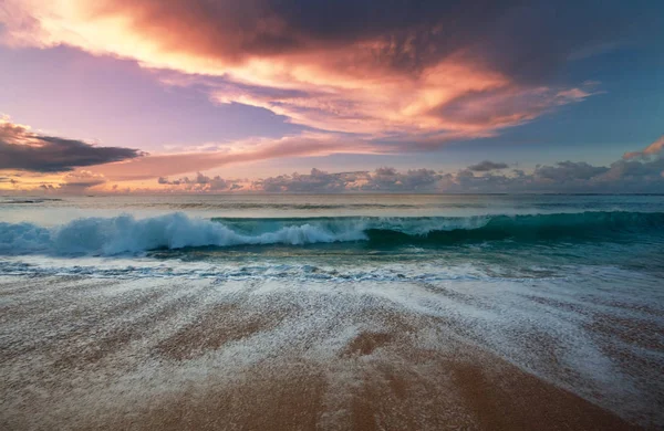 Escénica Puesta Sol Colores Costa Del Mar Bueno Para Fondo —  Fotos de Stock