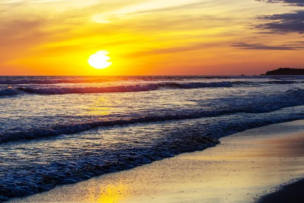 Malownicze Kolorowe Zachody Słońca Wybrzeżu Morza Nadaje Się Tapety Lub — Zdjęcie stockowe