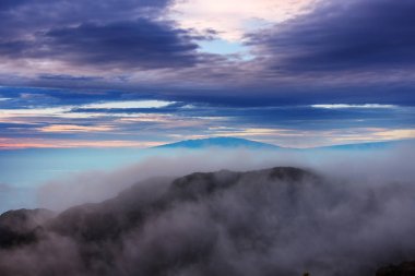 Haleakala yanardağında güzel bir gün doğumu sahnesi, Maui adası, Hawaii