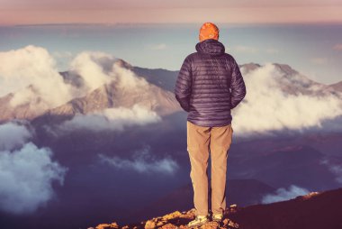 Haleakala yanardağında güzel bir gün doğumu sahnesi, Maui adası, Hawaii