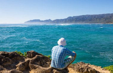 adam, fantastik günbatımı Amazing Hawaii plajda