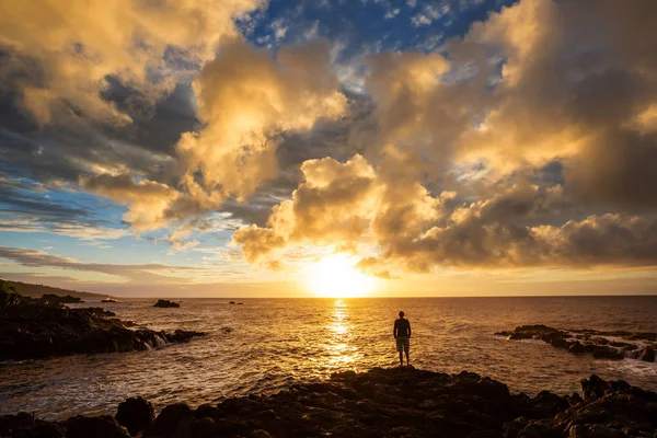 Homem Incrível Praia Havaiana Pôr Sol Fantástico — Fotografia de Stock