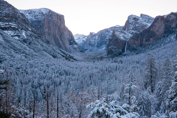 Krajobrazy Piękne Wczesną Wiosną Parku Narodowym Yosemite Yosemite Usa — Zdjęcie stockowe