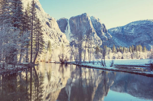 Szép Kora Tavaszi Táj Yosemite Nemzeti Parkban Yosemite Amerikai Egyesült — Stock Fotó