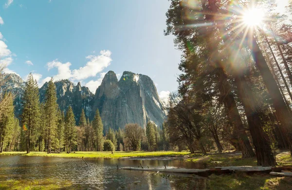 Krajobrazy Piękne Wczesną Wiosną Parku Narodowym Yosemite Yosemite Usa — Zdjęcie stockowe